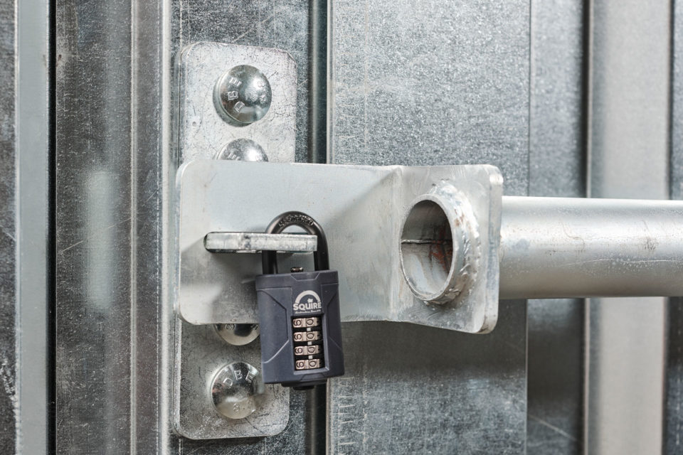 Flat Pack Locking Bar with Padlock